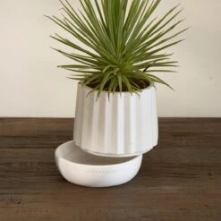 Riviera Maison Plantenbak Rond, Bloempot Met Ribbel - RM Let It Grow Planter - Wit - Porselein - Maat S -Tuinmeubel Verkoop 1200x1200 693