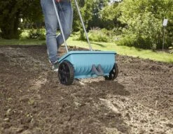 GARDENA - Strooiwagen L - Strooikar - 400m2 - 12.5 Liter -Tuinmeubel Verkoop 1200x933