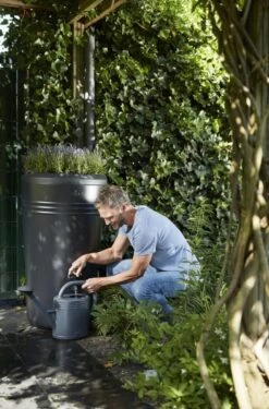 Elho Green Basics Regenton - Regenton - Living Black - Buiten - 200 Liter -Tuinmeubel Verkoop 790x1200