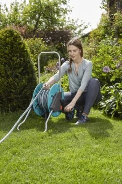 GARDENA - AquaRoll CleverRoll S Set Slangenwagen - Incl. 20 M Slang - Maximaal 40 M Opbergcapaciteit -Tuinmeubel Verkoop 798x1200 2